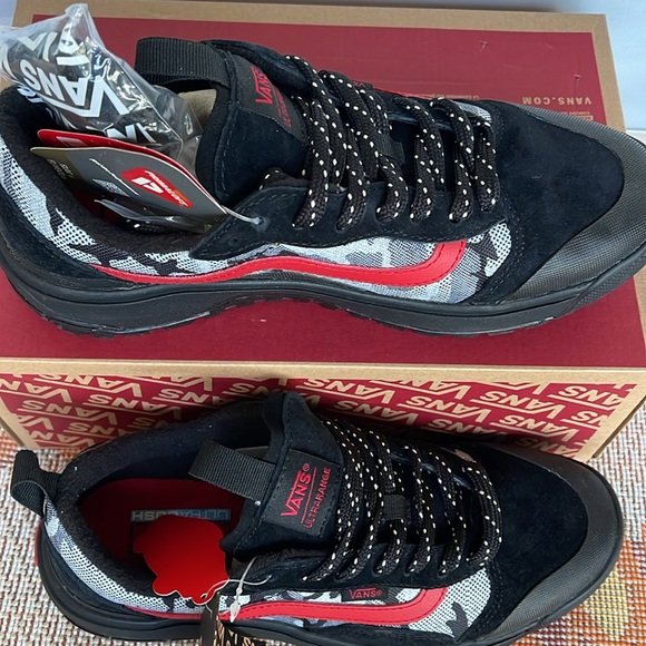 Vans WMNS Ultrarange Exo
Arctic Camo Black
VN0A5KS4BLK
Sneakers - Picture 4 of 16